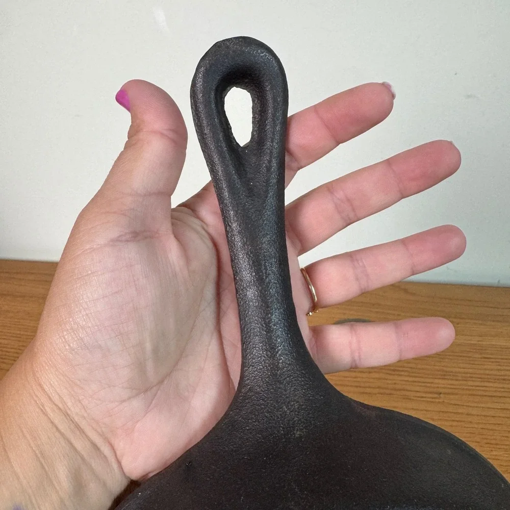 Benjamin & Medwin 8 Inch Cast Iron Skillet Frying Pan Black Round Spouted